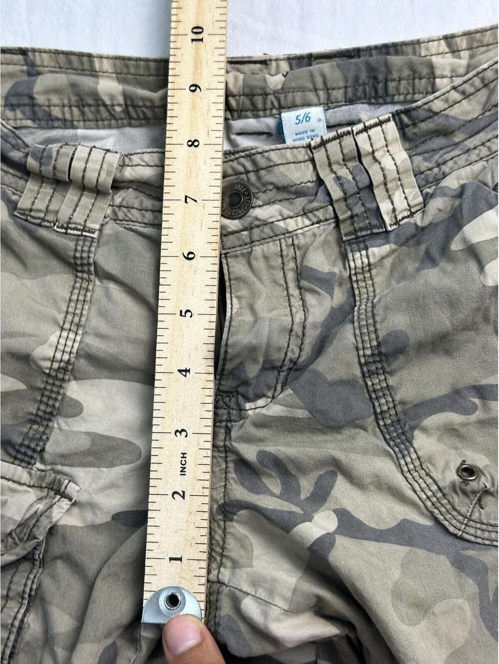 🪖 Y2K Camo Cargo Utility Shorts Womens 5/6 26-1 🪖 - Picture 7 of 12